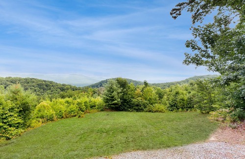 Piney Mountain House | Charming 2 bedroom house with stunning mountain and valley views