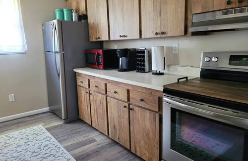 Florahome House | Charming 2-bedroom LAKEHOUSE house with WiFi, AC on George's Lake!