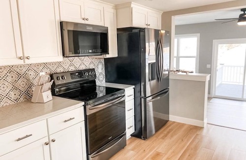 West Bend House | Charming 2-bedroom Lake House in West Bend