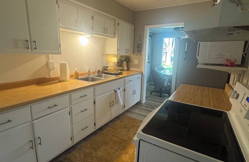 Union Cottage | Charming 2-bedroom lake cottage on all sports Long Lake lake in Union MI