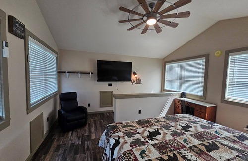 LaFayette Cabin | Charming 2-bedroom lodge with AC in LaFayette perfect for relaxing