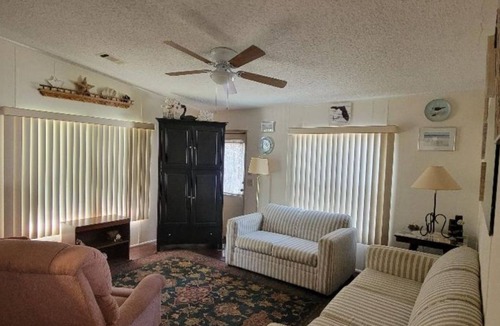 Lakeland House | Charming 2-bedroom mobile home with AC, WiFi in the Premiere & Peaceful Lakeland