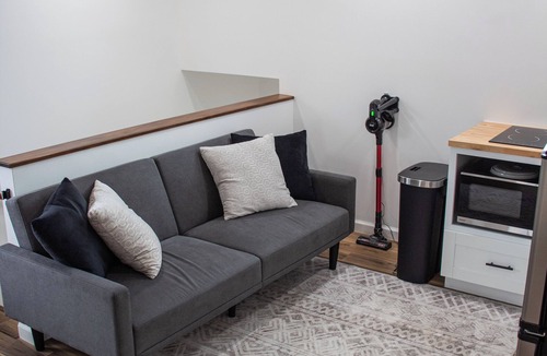 Ewa Bed & Breakfast | Charming 2-bedroom near the beach with AC, WiFi, Yoga, Surf, Golf
