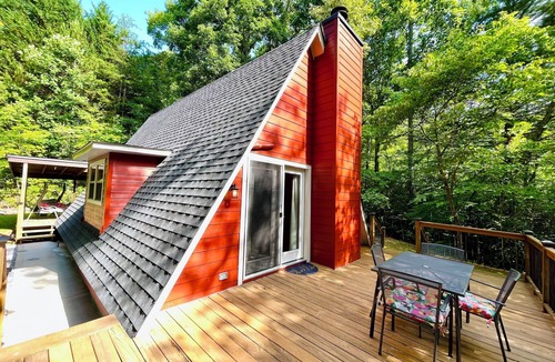 Morganton Cabin | Charming 2-bedroom private cabin with AC, Hot tub in lovely Morganton, Georgia