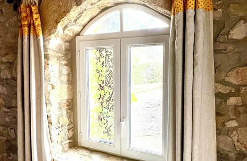 Venasque Cottage | Charming 2-bedroom Provencal Cottage in Peaceful Venasque with Heated Pool