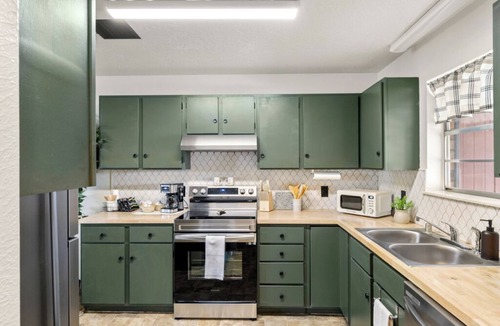 Las Cruces House | Charming 2 bedroom retreat at the end of the street equipped for any length stay