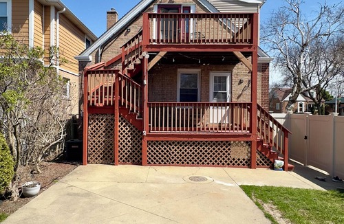 Jefferson Park Apartment | Charming 2-bedroom residence in Jefferson Park, Chicago!