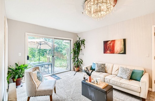 North Gresham House | Charming 2-bedroom single level house close to PDX, Edgefield and Mt Hood