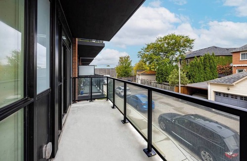 Harwood Apartment | Charming 2-bedroom suites in delightful Toronto with AC