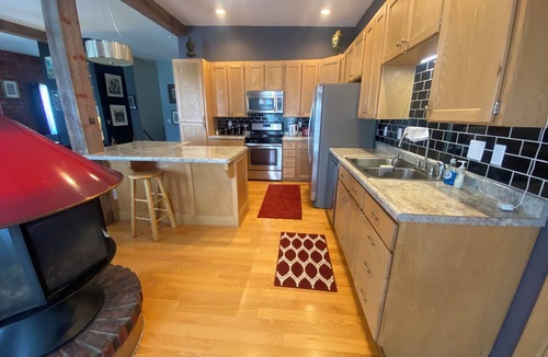 Elkader Apartment | Charming 2-bedroom suite A with WiFi, AC in adorable Elkader