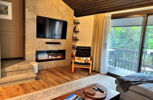 Mount Lebanon House | Charming 2-bedroom townhome in popular Pittsburgh suburb, 20 minutes to downtown