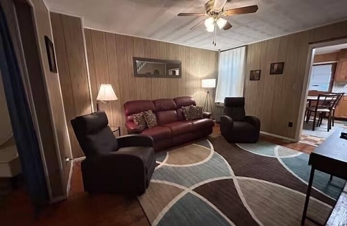 Coaldale House | Charming 2-bedroom townhome in Coaldale close to St Lukes Hospital.