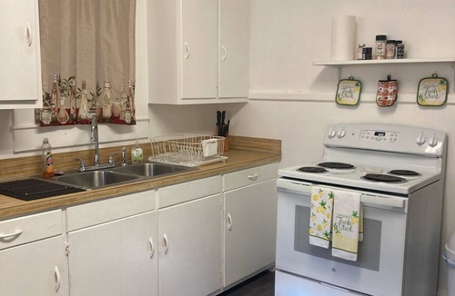 Cordova House | Charming 2-bedroom townhome in quaint Hamlet with WiFi, AC