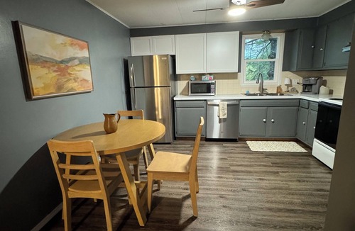 Eldorado House | Charming 2-bedroom townhome with AC, WiFi in wonderful Elgin