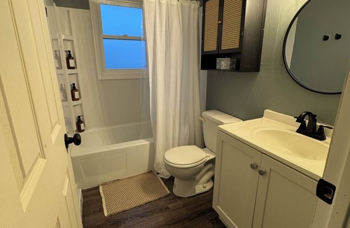 Eldorado House | Charming 2-bedroom townhome with AC, WiFi in wonderful Elgin