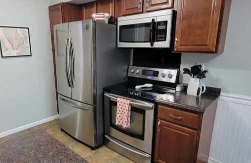 Geyser Crest House | Charming 2 Bedroom 3 bathroom Townhouse, minutes from Saratoga Springs!