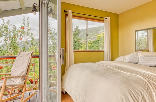 Honaunau-Napoopoo Apartment | Charming 2-bedroom apartment on beautiful farm in Honaunau with WiFi