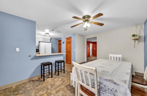 Cheektowaga Apartment | Charming 2-bedroom apartment near airport in peaceful Cheektowaga