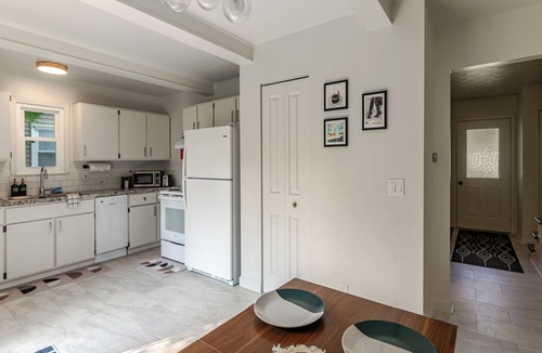 East Lansing House | Charming 2-bedroom townhome - 1 Mile from MSU!