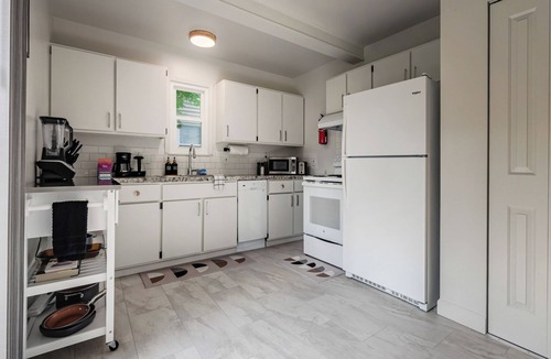 East Lansing House | Charming 2-bedroom townhome - 1 Mile from MSU!