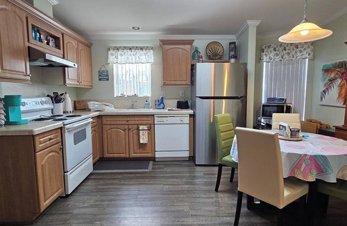Fort Pierce Shores House | Charming 2-bedroom house in N Hutchinson Island across the street from the beach