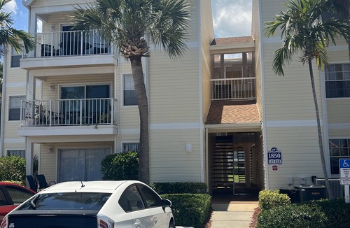 Ocean Side Village Condo | Charming 2 bedroom BeachClub condo in Indialantic. Includes washer/dryer in unit