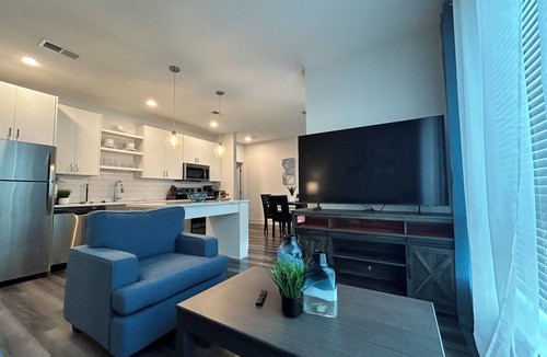 Downtown Indianapolis Apartment | Charming 2-bedroom apartment in Indianapolis with AC, WiFi, fitness room