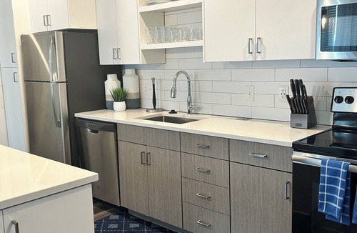 Downtown Indianapolis Apartment | Charming 2-bedroom apartment in Indianapolis with AC, WiFi, fitness room