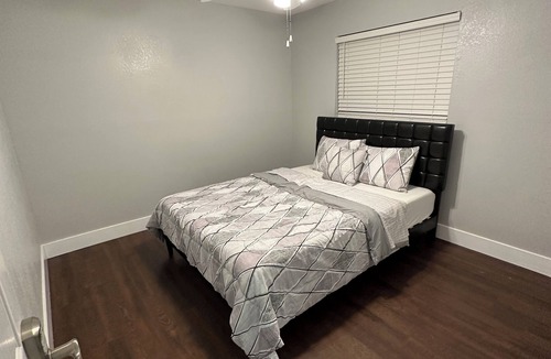 Murray Hill Apartment | Charming 2-bedroom apartment with AC, WiFi in terrific Jacksonville