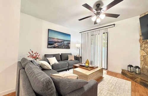 Southside House | Charming 2-bedroom townhome with AC, WiFi in lovely Jacksonville