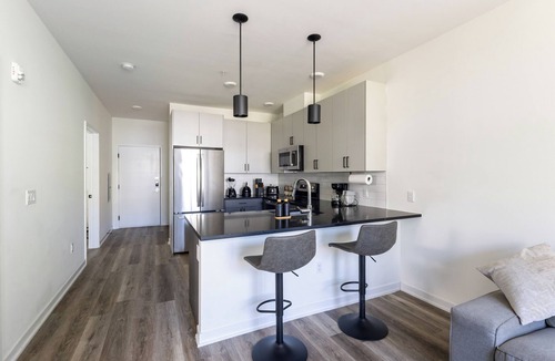 Communipaw Condo | Charming 2-bedroom condo with AC, fitness room in wonderful Jersey City