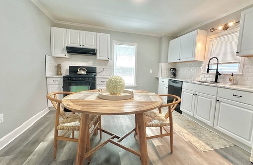Marlborough House | Charming 2-bedroom flex 3br house with WiFi, AC in superb Marlborough