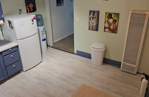 McKees Rocks House | Charming 2-bedroom townhome in blue collar McKees Rocks with AC