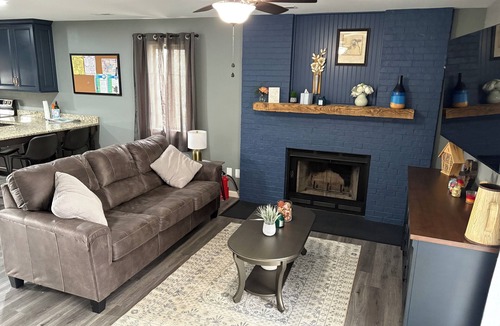 Monroe City Condo | Charming 2-bedroom 2-bath condo with WiFi in Monroe City by Mark Twain Lake