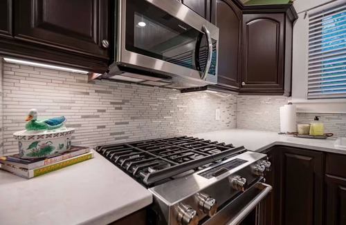 Murfreesboro House | Charming 2-bedroom house in lovely Downtown Murfreesboro Cottage with WiFi, AC