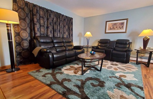 Palos Hills Apartment | Charming 2-Bedroom Apt. King Bed, Desk, Fast WiFi, A/C, Near Hospitals