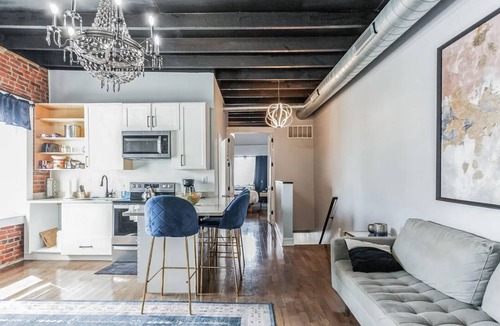 Wynnefield Apartment | Charming 2-bedroom apartment in cool Philadelphia with WiFi, AC, washer & dryer
