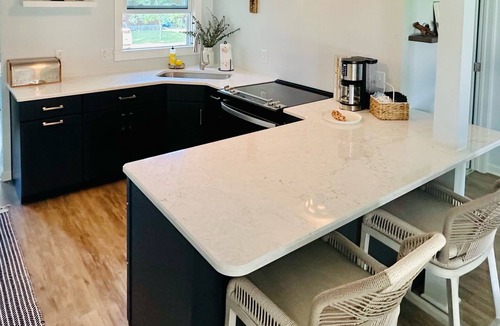 Port Austin Cottage | Charming 2-bedroom cottage steps away from the beach, restaurants, and downtown