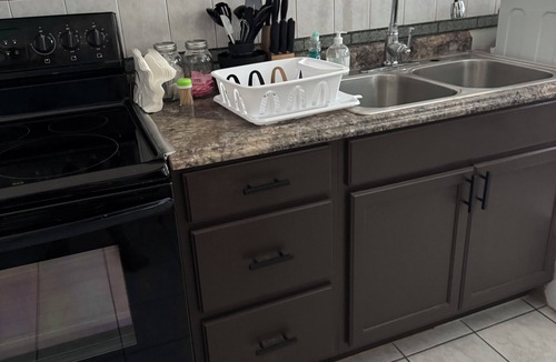 Schenectady Apartment | Charming 2-bedroom apartment in wonderful Schenectady with AC