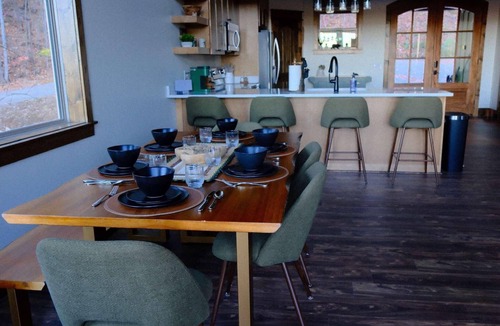 Smoky Mountains Cabin | Charming 2-bedroom cabin in gorgeous Sevierville with AC, WiFi