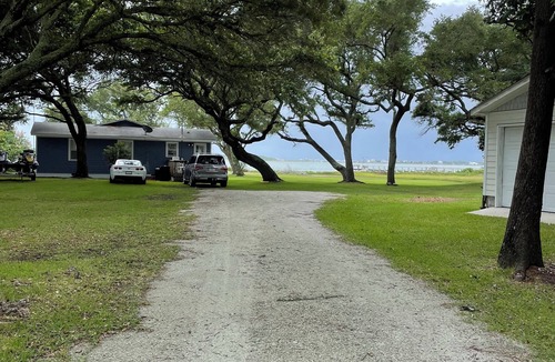 Sneads Ferry Cottage | Charming 2-bedroom cottage in Sneads Ferry with WiFi and AC