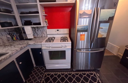 South Salt Lake House | Charming 2-bedroom house with WiFi, a hot tub and 30 min away from adventure.