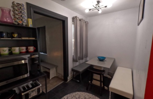 South Salt Lake House | Charming 2-bedroom house with WiFi, a hot tub and 30 min away from adventure.