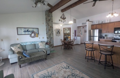Spring Hill Cottage | Charming 2-bedroom waterfront oasis in delightful Spring Hill