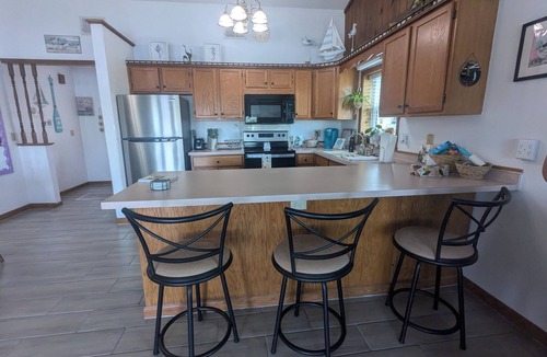 Spring Hill Cottage | Charming 2-bedroom waterfront oasis in delightful Spring Hill