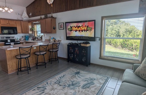 Spring Hill Cottage | Charming 2-bedroom waterfront oasis in delightful Spring Hill