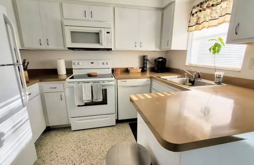 Spring Hill House | Charming 2-bedroom house in lovely Spring Hill with WiFi, AC