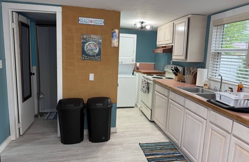 Sylvan Beach Cottage | Charming 2-bedroom cottage in Sylvan Beach 2 blocks from the beach!