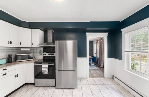 West Warwick Apartment | Charming 2-bedroom apartment near Providence