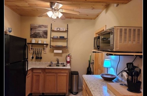 Williamsburg House | Charming 2-bedroom 1,200 sqft Countryside Suite, sleeps 7.